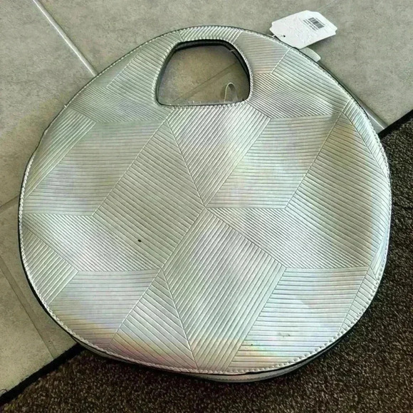 Silver Metallic Handbag - Picture 2 of 3